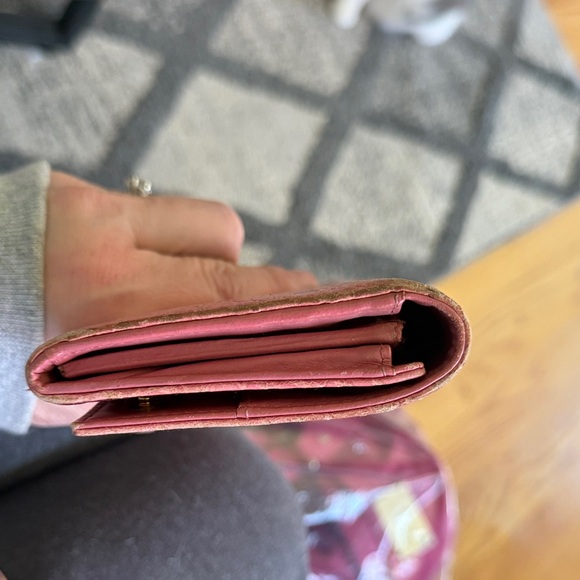 Miu Miu Pink Croc-Embossed Leather Wallet - Picture 5 of 10